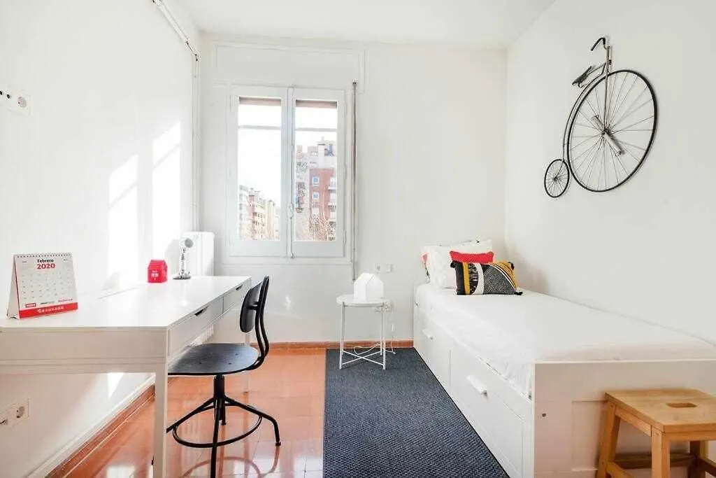 New Top Floor Apt With A Lot Of Light & Aircon Gerona 0*,