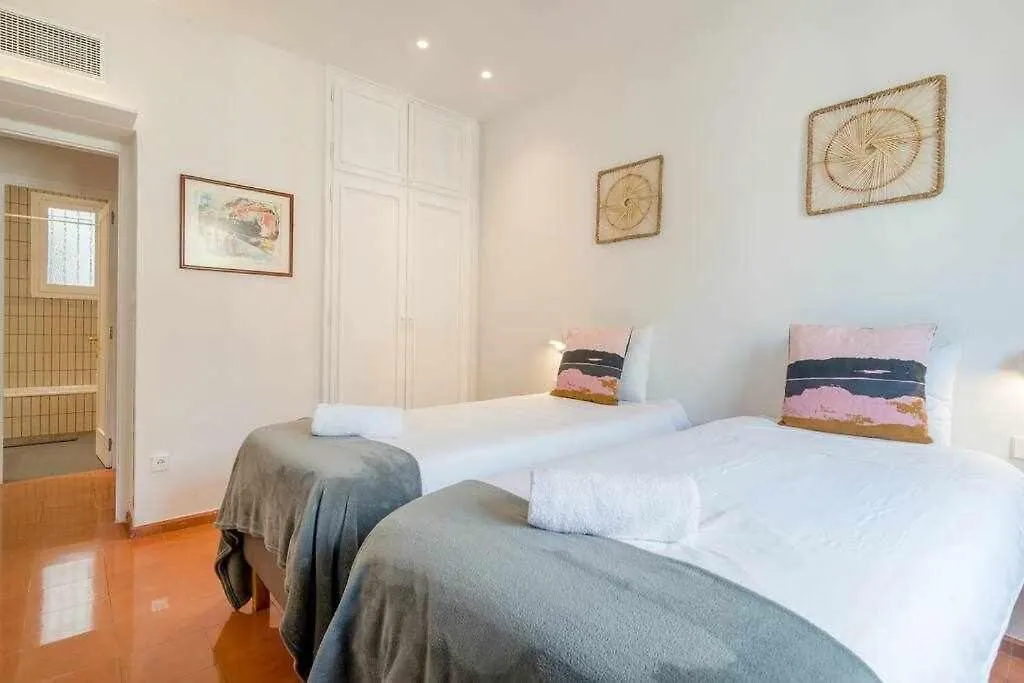 New Top Floor Apt With A Lot Of Light & Aircon Girona Spain
