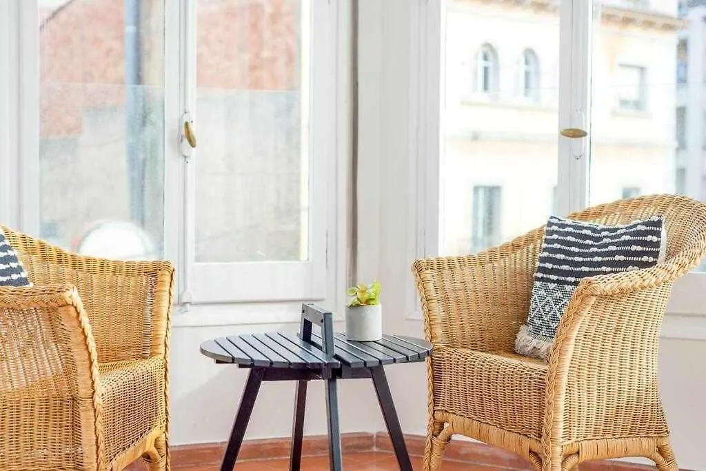 New Top Floor Apt With A Lot Of Light & Aircon Girona Apartment